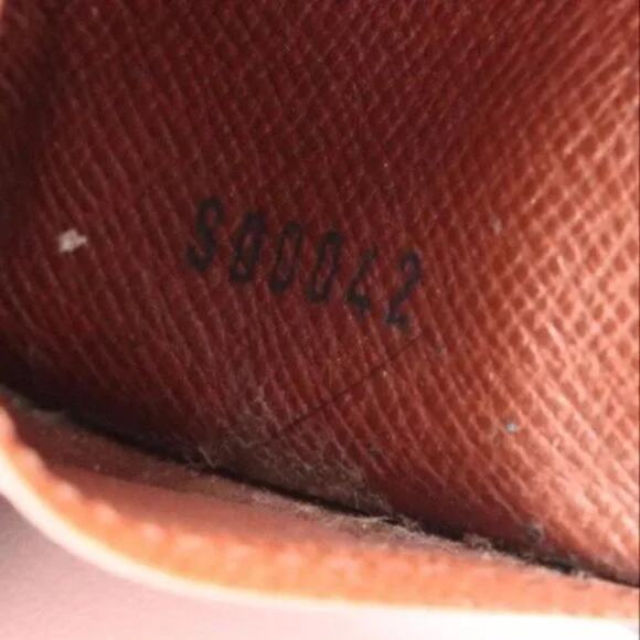 LOUIS VUITTON Vintage Monogram Coated Canvas 6 Key Multicles Holder - Picture 7 of 7